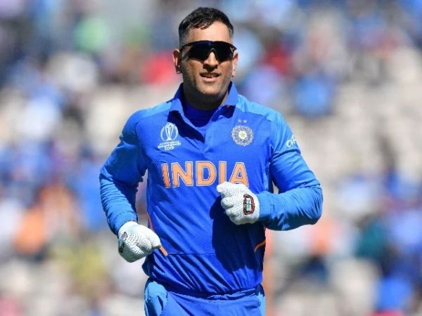 MSDhoni-Cinemapettai.jpg