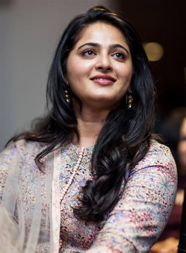 anushka-cinemapettai-01