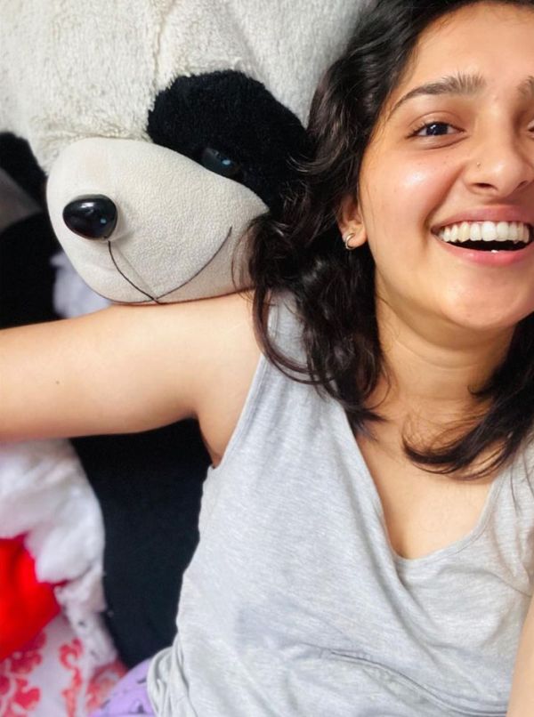 sanusha-cinemapettai-01