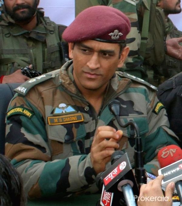 Dhoni-Army-Cinemapettai.jpg