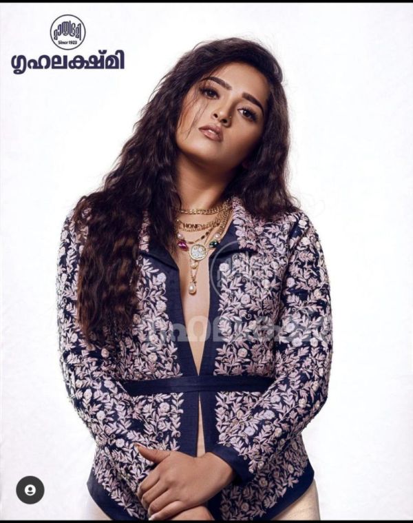 sanusha-cinemapettai