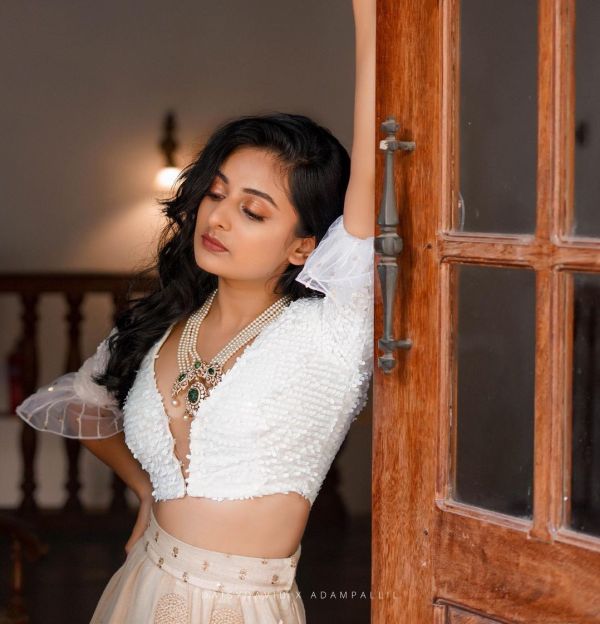 esther-anil-cinemapettai