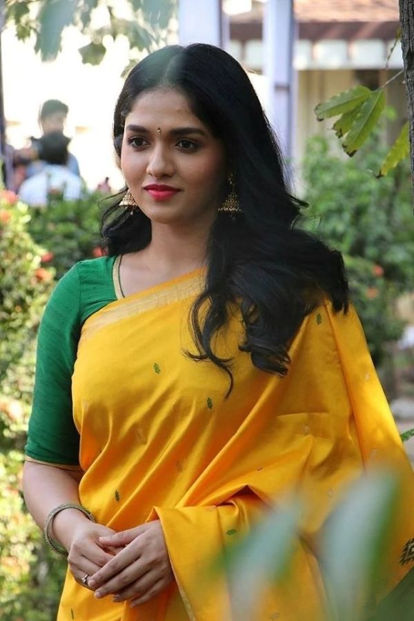 sunaina-cinemapettai-01