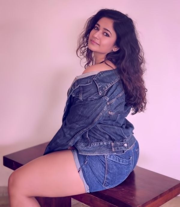 poonam-Bajwa-Cinemapettai.jpg