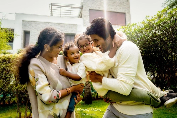 sivakarthikeyan-family-photo